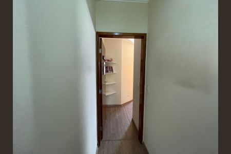 Casa à venda com 233m², 3 quartos e 7 vagas Casa à venda com 233m², 3 quartos e 7 vagasCorredor