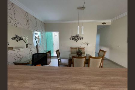 Casa à venda com 233m², 3 quartos e 7 vagas Casa à venda com 233m², 3 quartos e 7 vagasSala de Jantar