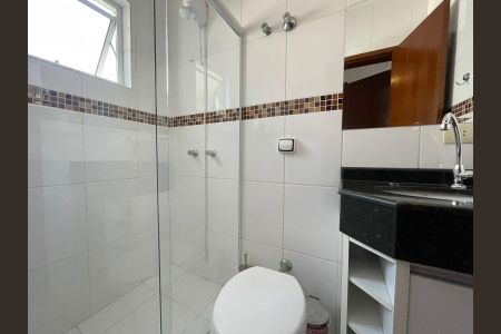 Casa à venda com 233m², 3 quartos e 7 vagas Casa à venda com 233m², 3 quartos e 7 vagasBanheiro da Suíte 2