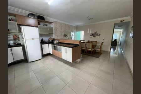 Casa à venda com 233m², 3 quartos e 7 vagas Casa à venda com 233m², 3 quartos e 7 vagasCozinha
