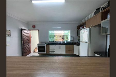 Casa à venda com 233m², 3 quartos e 7 vagas Casa à venda com 233m², 3 quartos e 7 vagasCozinha