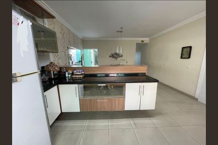 Casa à venda com 233m², 3 quartos e 7 vagas Casa à venda com 233m², 3 quartos e 7 vagasCozinha