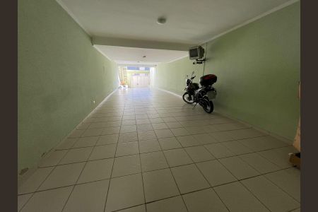 Casa à venda com 233m², 3 quartos e 7 vagas Casa à venda com 233m², 3 quartos e 7 vagasGaragem