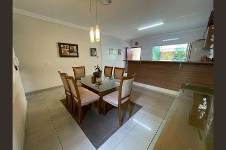 Casa à venda com 233m², 3 quartos e 7 vagas Casa à venda com 233m², 3 quartos e 7 vagasSala de Jantar