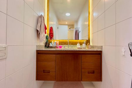 Apartamento à venda com 107m², 3 quartos e 1 vaga Apartamento à venda com 107m², 3 quartos e 1 vagaBanheiro Social