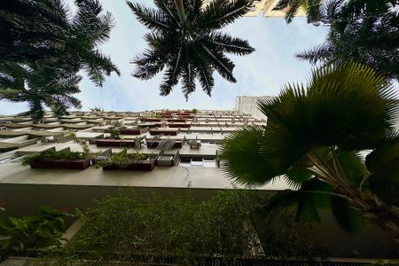Apartamento à venda com 107m², 3 quartos e 1 vaga Apartamento à venda com 107m², 3 quartos e 1 vagaFachada