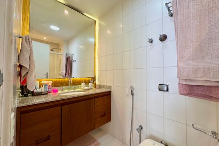 Apartamento à venda com 107m², 3 quartos e 1 vaga Apartamento à venda com 107m², 3 quartos e 1 vagaBanheiro Social