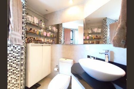Apartamento para alugar com 106m², 3 quartos e 3 vagas Apartamento para alugar com 106m², 3 quartos e 3 vagasBanheiro da Suíte