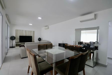 Apartamento para alugar com 158m², 3 quartos e 2 vagas Apartamento para alugar com 158m², 3 quartos e 2 vagasSala