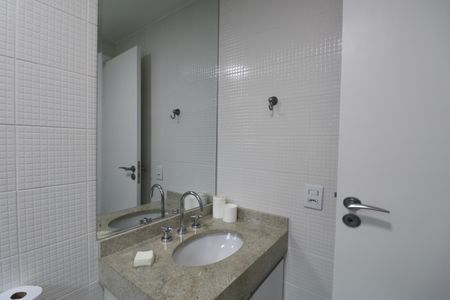 Apartamento para alugar com 158m², 3 quartos e 2 vagas Apartamento para alugar com 158m², 3 quartos e 2 vagasBanheiro da Suíte 1