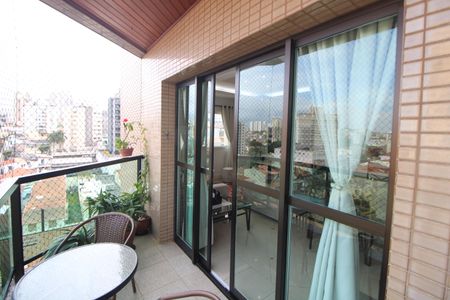 Apartamento à venda com 140m², 4 quartos e 6 vagasSala - Varanda