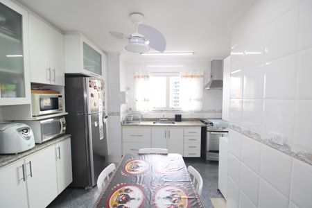 Apartamento à venda com 140m², 4 quartos e 6 vagasCozinha