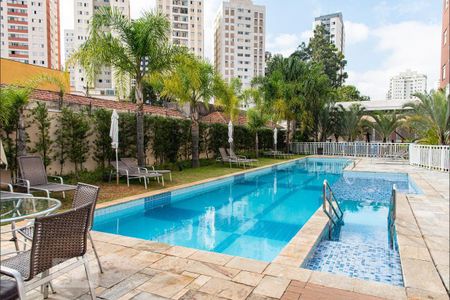 Apartamento à venda com 65m², 2 quartos e 1 vaga Apartamento à venda com 65m², 2 quartos e 1 vagaPiscina