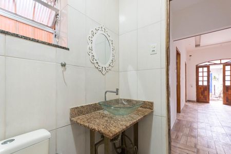 Casa à venda com 90m², 3 quartos e sem vaga Casa à venda com 90m², 3 quartos e sem vagaBanheiro
