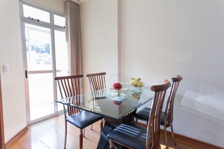 Apartamento à venda com 55m², 2 quartos e 1 vaga Apartamento à venda com 55m², 2 quartos e 1 vagaSala de Jantar