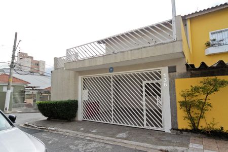 Casa à venda com 118m², 2 quartos e 2 vagas Casa à venda com 118m², 2 quartos e 2 vagasFachada
