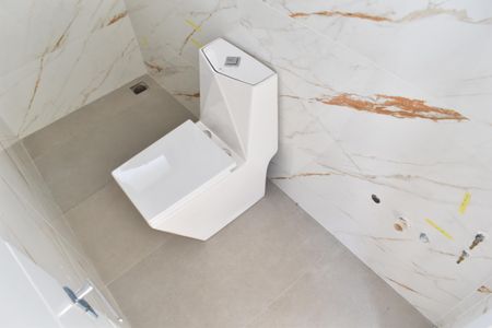 Casa de condomínio para alugar com 171m², 3 quartos e 2 vagasBanheiro da Edícula