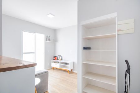 Sala de apartamento para alugar com 1 quarto, 32m² em Km 18, Osasco