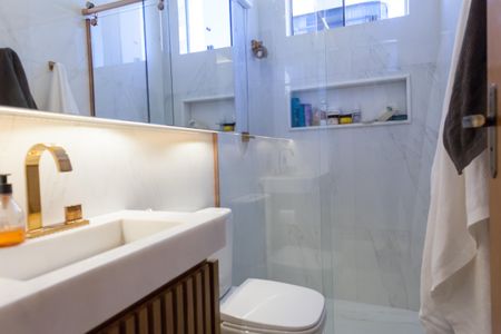 Apartamento à venda com 130m², 2 quartos e 2 vagas Apartamento à venda com 130m², 2 quartos e 2 vagasBanheiro Suíte