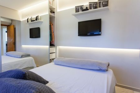 Apartamento à venda com 130m², 2 quartos e 2 vagas Apartamento à venda com 130m², 2 quartos e 2 vagasSuíte