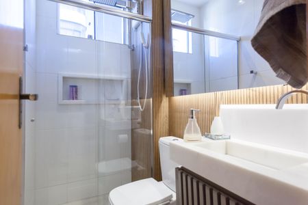 Apartamento à venda com 130m², 2 quartos e 2 vagas Apartamento à venda com 130m², 2 quartos e 2 vagasBanheiro Social