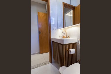 Apartamento à venda com 130m², 2 quartos e 2 vagas Apartamento à venda com 130m², 2 quartos e 2 vagasBanheiro Suíte