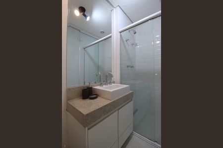 Banheiro de kitnet/studio para alugar com 1 quarto, 38m² em Vila Nova Conceição, São Paulo