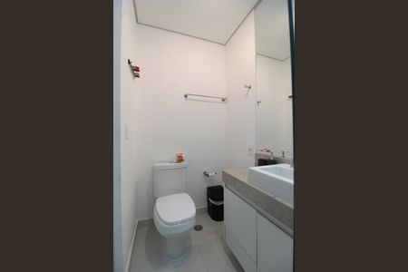 Banheiro de kitnet/studio para alugar com 1 quarto, 38m² em Vila Nova Conceição, São Paulo