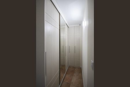 Casa à venda com 277m², 3 quartos e 2 vagas Casa à venda com 277m², 3 quartos e 2 vagasCloset