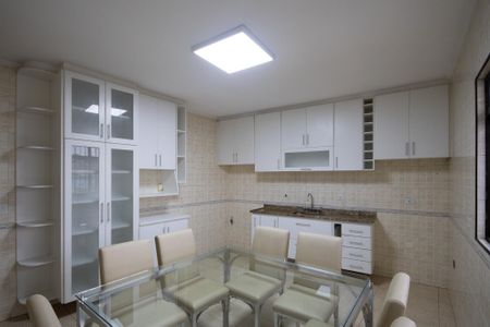 Casa à venda com 277m², 3 quartos e 2 vagas Casa à venda com 277m², 3 quartos e 2 vagasCozinha