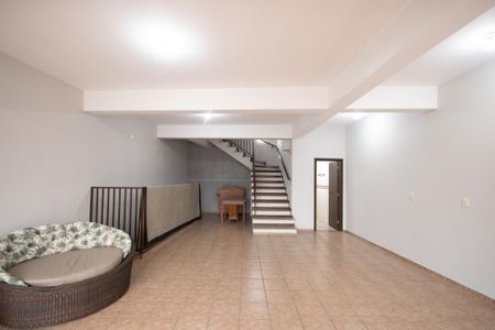 Casa à venda com 277m², 3 quartos e 2 vagas Casa à venda com 277m², 3 quartos e 2 vagasÁrea Privativa