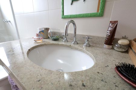 Apartamento à venda com 126m², 3 quartos e 3 vagasBanheiro da Suíte 2