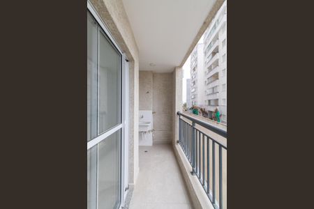 Apartamento à venda com 42m², 2 quartos e 1 vaga Apartamento à venda com 42m², 2 quartos e 1 vagaVaranda e Área de Serviço