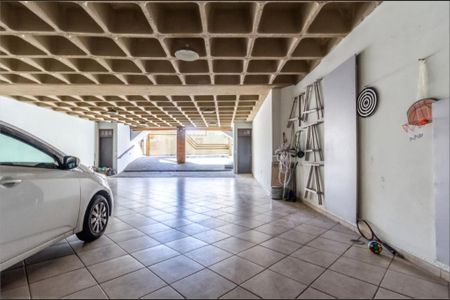 Casa à venda com 303m², 3 quartos e 4 vagas