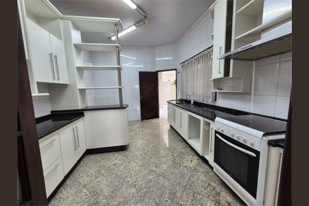 Casa à venda com 303m², 3 quartos e 4 vagas