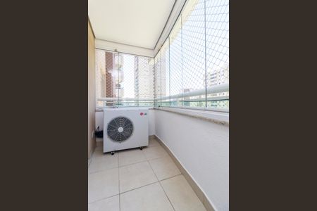 Apartamento à venda com 147m², 4 quartos e 2 vagas Apartamento à venda com 147m², 4 quartos e 2 vagasSuíte 1 - Varanda