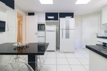 Apartamento à venda com 147m², 4 quartos e 2 vagas Apartamento à venda com 147m², 4 quartos e 2 vagasCozinha