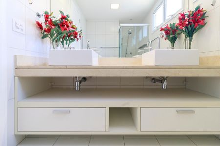 Apartamento à venda com 147m², 4 quartos e 2 vagas Apartamento à venda com 147m², 4 quartos e 2 vagasSuíte 1 - Banheiro