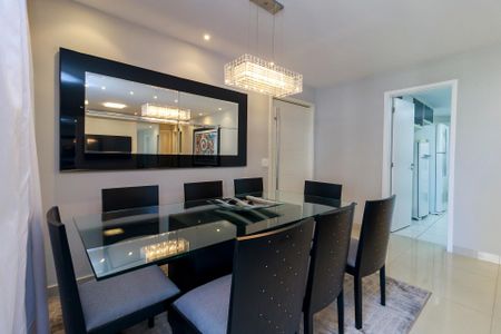 Apartamento à venda com 147m², 4 quartos e 2 vagas Apartamento à venda com 147m², 4 quartos e 2 vagasSala