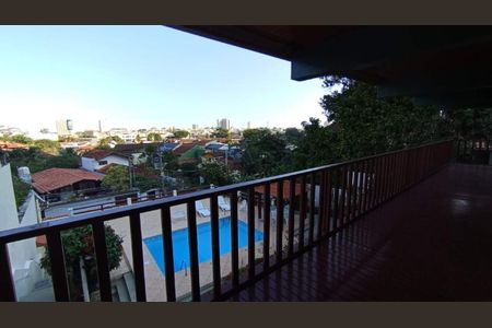 Casa à venda com 657m², 4 quartos e 7 vagasVaranda da Suíte 1