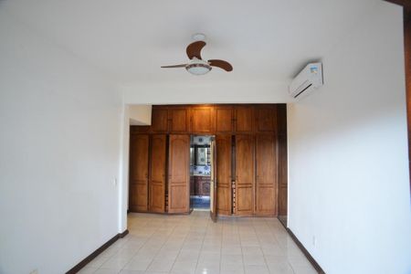 Casa à venda com 657m², 4 quartos e 7 vagasSuíte 2