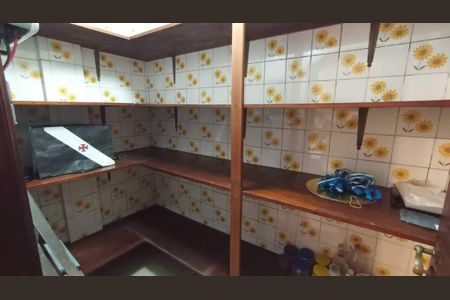 Casa à venda com 657m², 4 quartos e 7 vagasDespensa