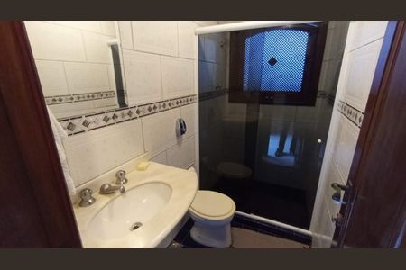 Casa à venda com 657m², 4 quartos e 7 vagasBanheiro da Suíte 2