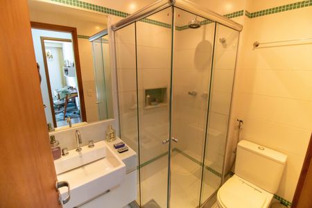 Apartamento à venda com 87m², 2 quartos e 1 vaga Apartamento à venda com 87m², 2 quartos e 1 vagaBanheiro Social