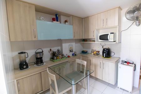 Apartamento à venda com 87m², 2 quartos e 1 vaga Apartamento à venda com 87m², 2 quartos e 1 vagaCozinha e Área de Serviço
