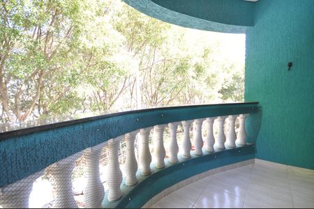 Casa à venda com 190m², 3 quartos e 3 vagasSacada do Quarto 2