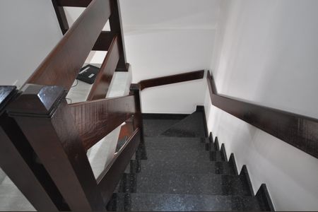 Casa à venda com 190m², 3 quartos e 3 vagasEscada