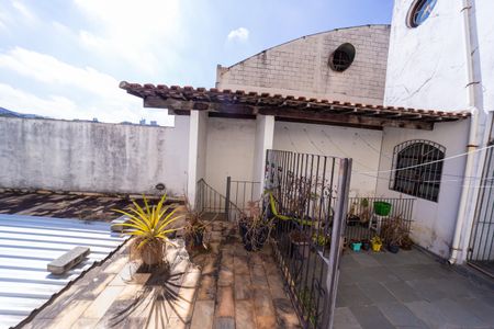 Casa à venda com 257m², 3 quartos e 8 vagas Casa à venda com 257m², 3 quartos e 8 vagasQuintal