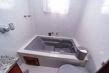 Casa à venda com 257m², 3 quartos e 8 vagas Casa à venda com 257m², 3 quartos e 8 vagasBanheiro da Suíte