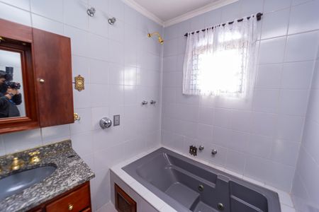 Casa à venda com 257m², 3 quartos e 8 vagas Casa à venda com 257m², 3 quartos e 8 vagasBanheiro da Suíte